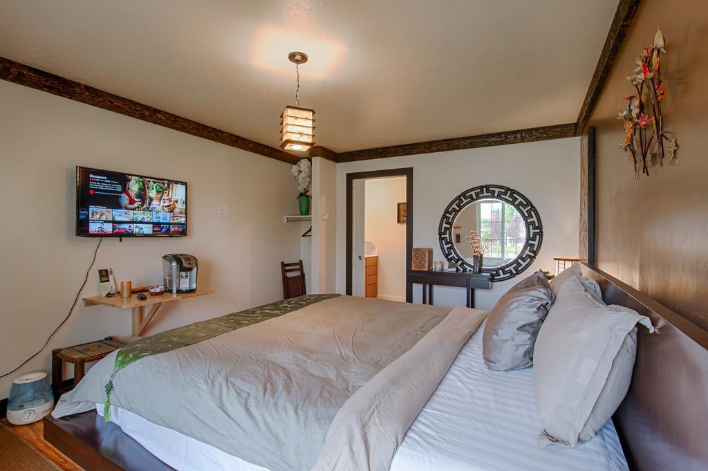 Tao'S Inn West Yellowstone Exteriör bild