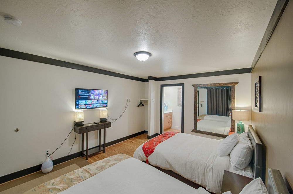 Tao'S Inn West Yellowstone Exteriör bild