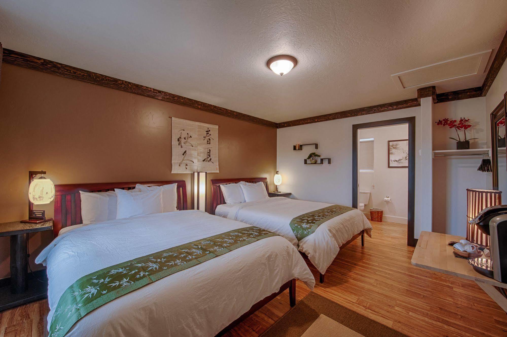 Tao'S Inn West Yellowstone Exteriör bild